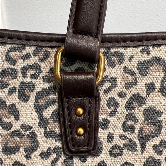 Betsey Johnson | Leopard Tote w/ Bag Charm & Crossbody Strap - Picture 15 of 16